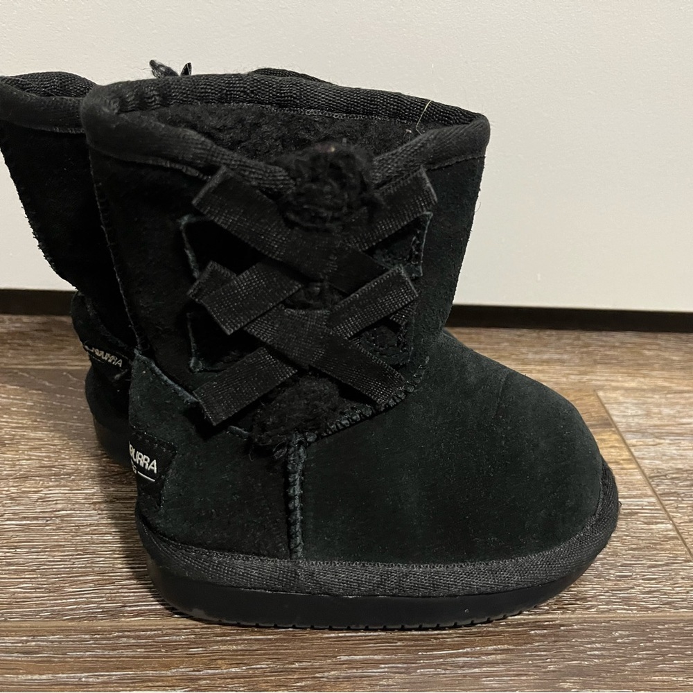 KOOLABURRA By UGG YOUTH Victoria Short Boots Black Size  5